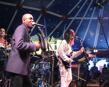 Tollwood SALSABAND WAWANCO:032Yanet+.jpg (24073 Byte)